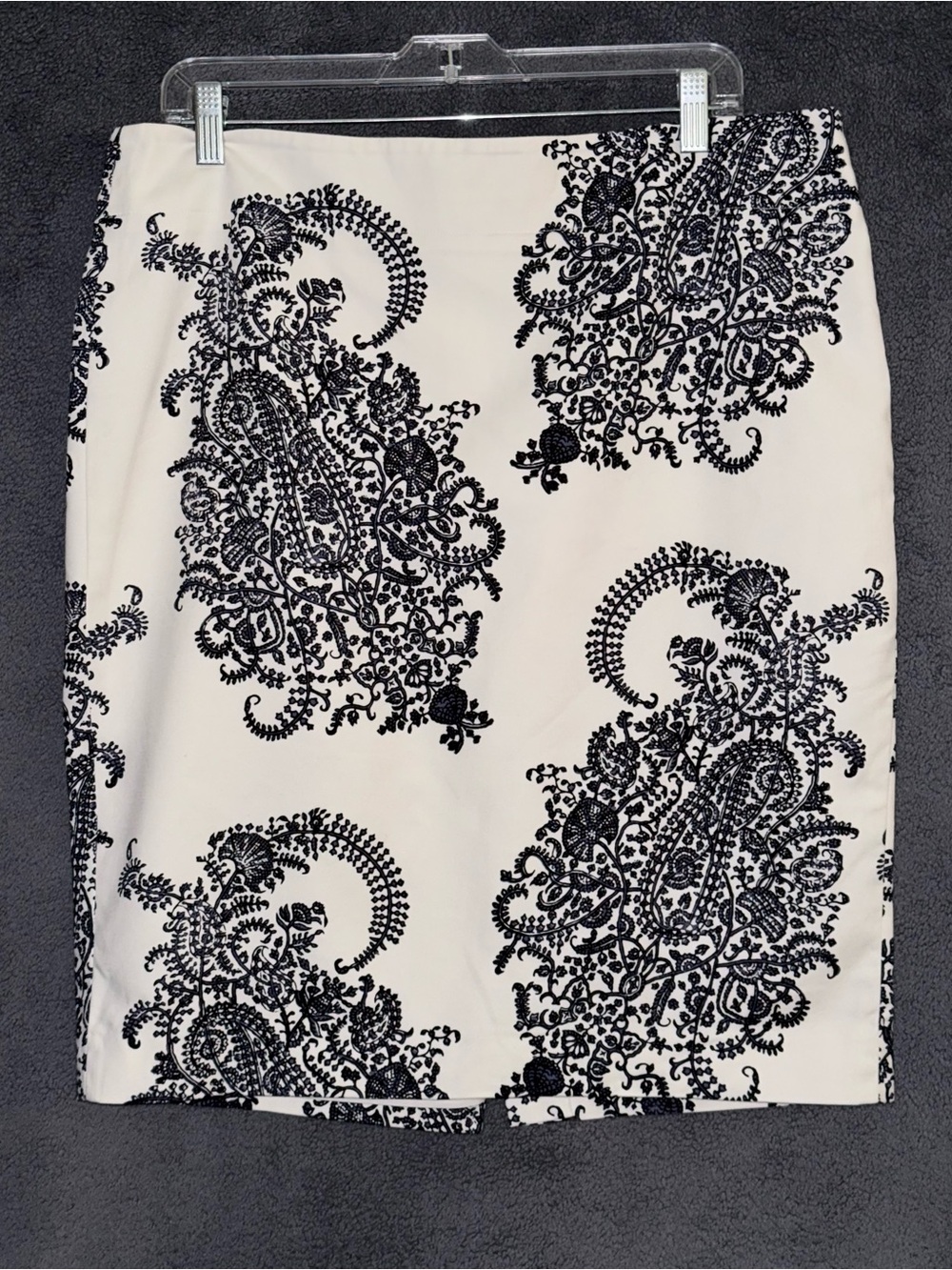 Ann Taylor LOFT Black and Ivory Paisley Pencil Skirt Size 14